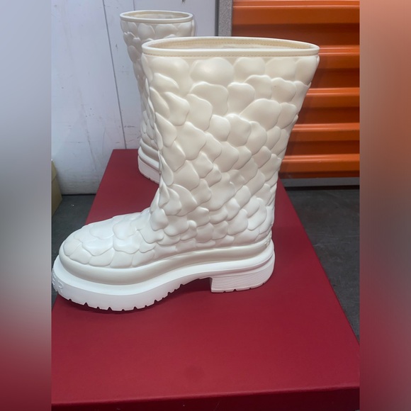 Valentino Garavani Cream Ankle Rain Boots Sz 8 - Picture 2 of 12